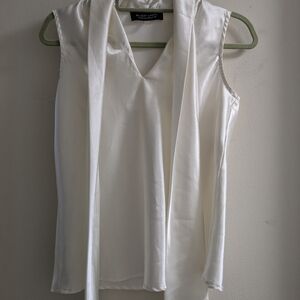 Black Label By Evan Picone White Silk V-Neck Sleeveless Blouse with Tie Front
